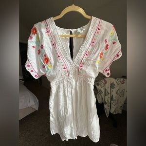 Francesca's Jun & Ivy White Embroidered Floral V-Neck Short Sleeve Romper